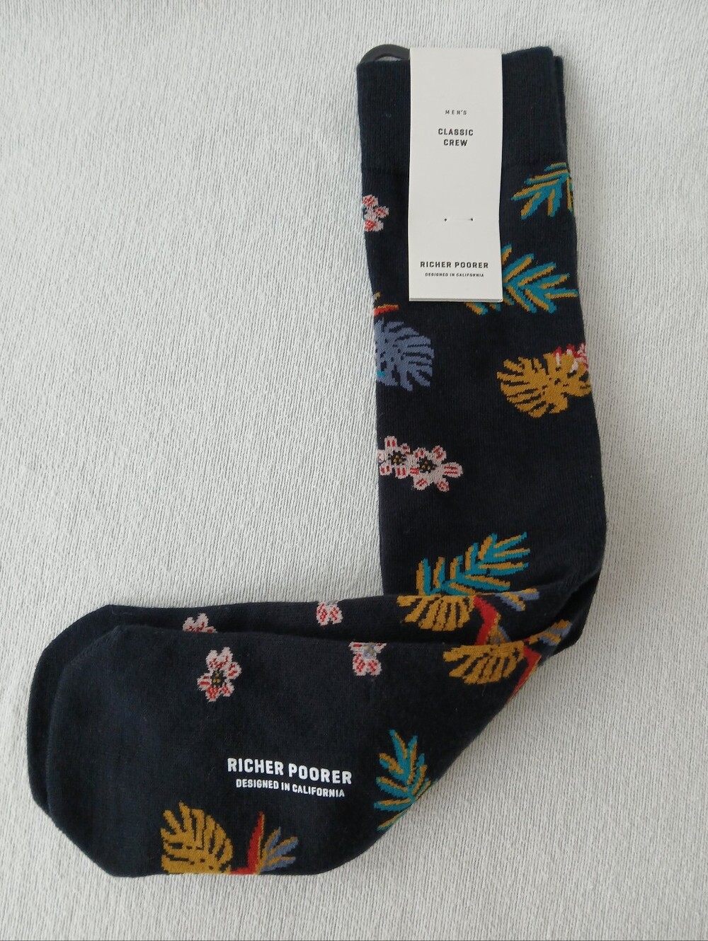 NWT Richer Poorer Black Crew Socks Multicolor Tropical Leaf Motif Men US 6-10